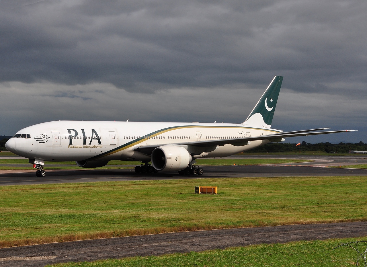 AP-BGK - 777-240(ER) - PIA Pakistan International Airlines - MAN - 17-07-2014