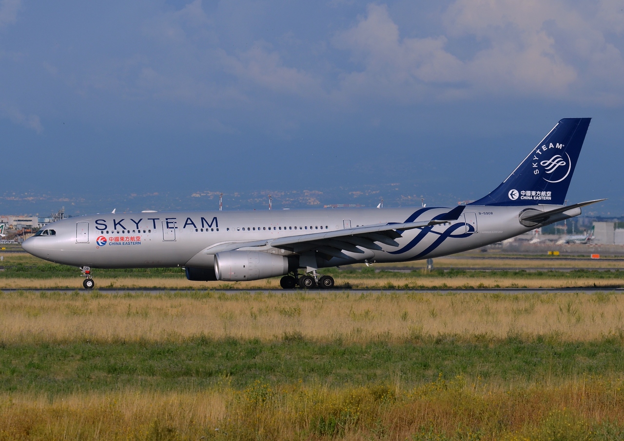 B-5908 - A330-243 - China Eastern Airlines - FCO - 17-06-2014