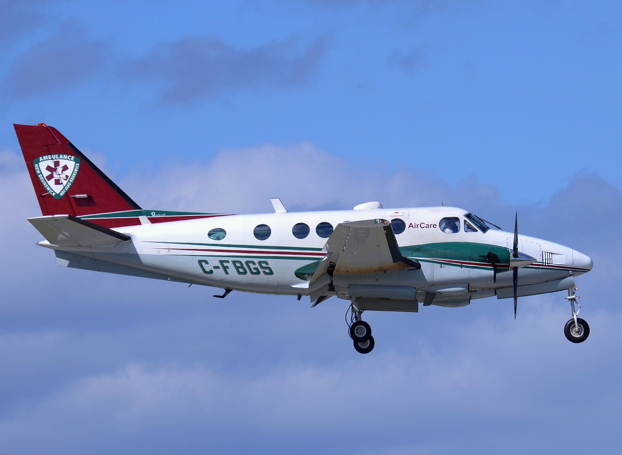 C-FBGS - King Air 100-A100 - Voyageur Airways - YUL - 19-09-2014