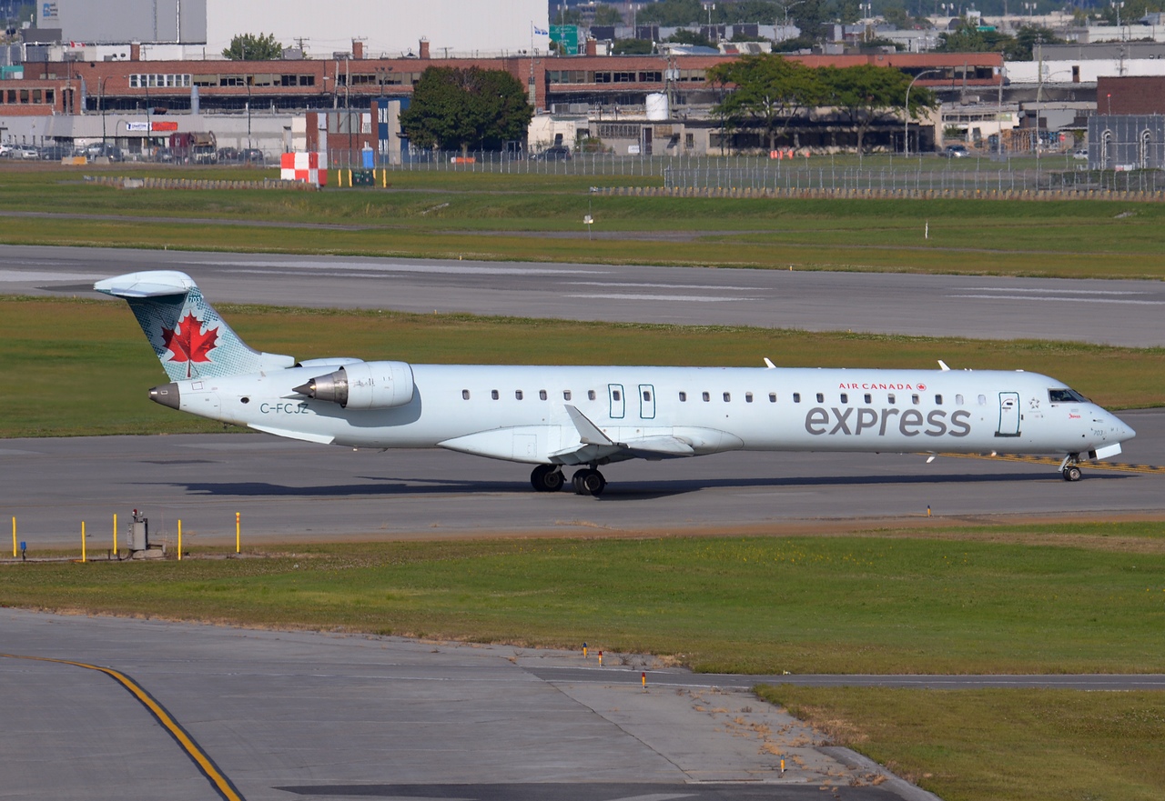 C-FCJZ - CRJ-705 - Air Canada Express - YUL - 18-09-2014