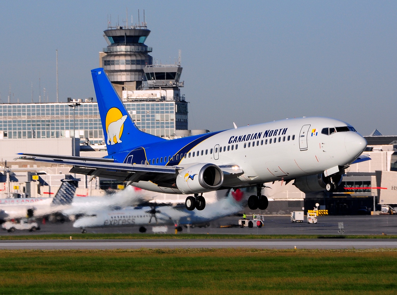 C-FKCN - 737-36N - Canadian North - YUL - 19-09-2014