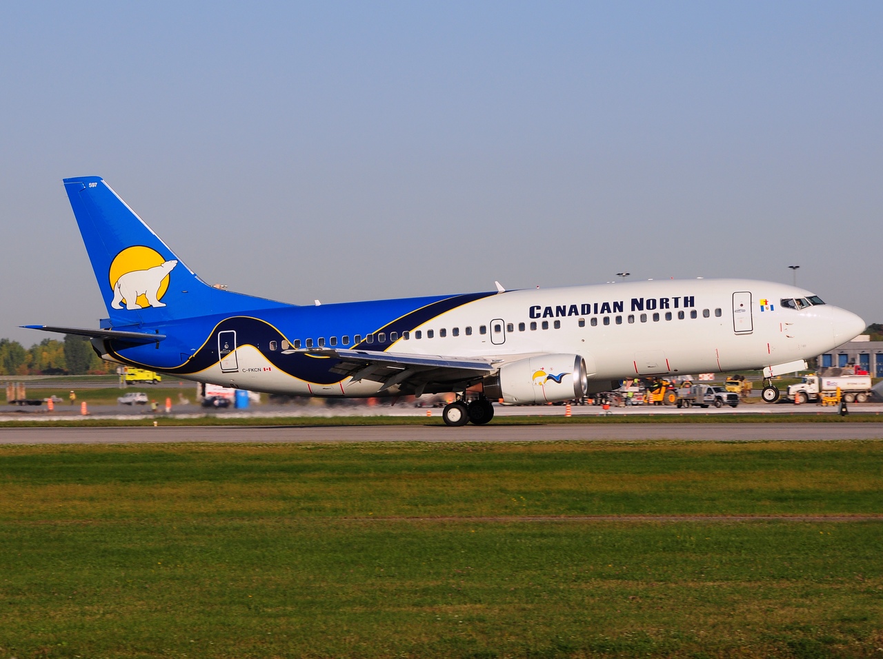 C-FKCN - 737-36N - Canadian North - YUL - 19-09-2014b
