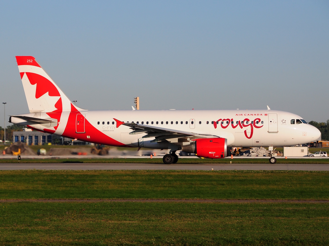 C-FYIY - A319-113 - Air Canada Rouge - YUL - 19-09-2014b