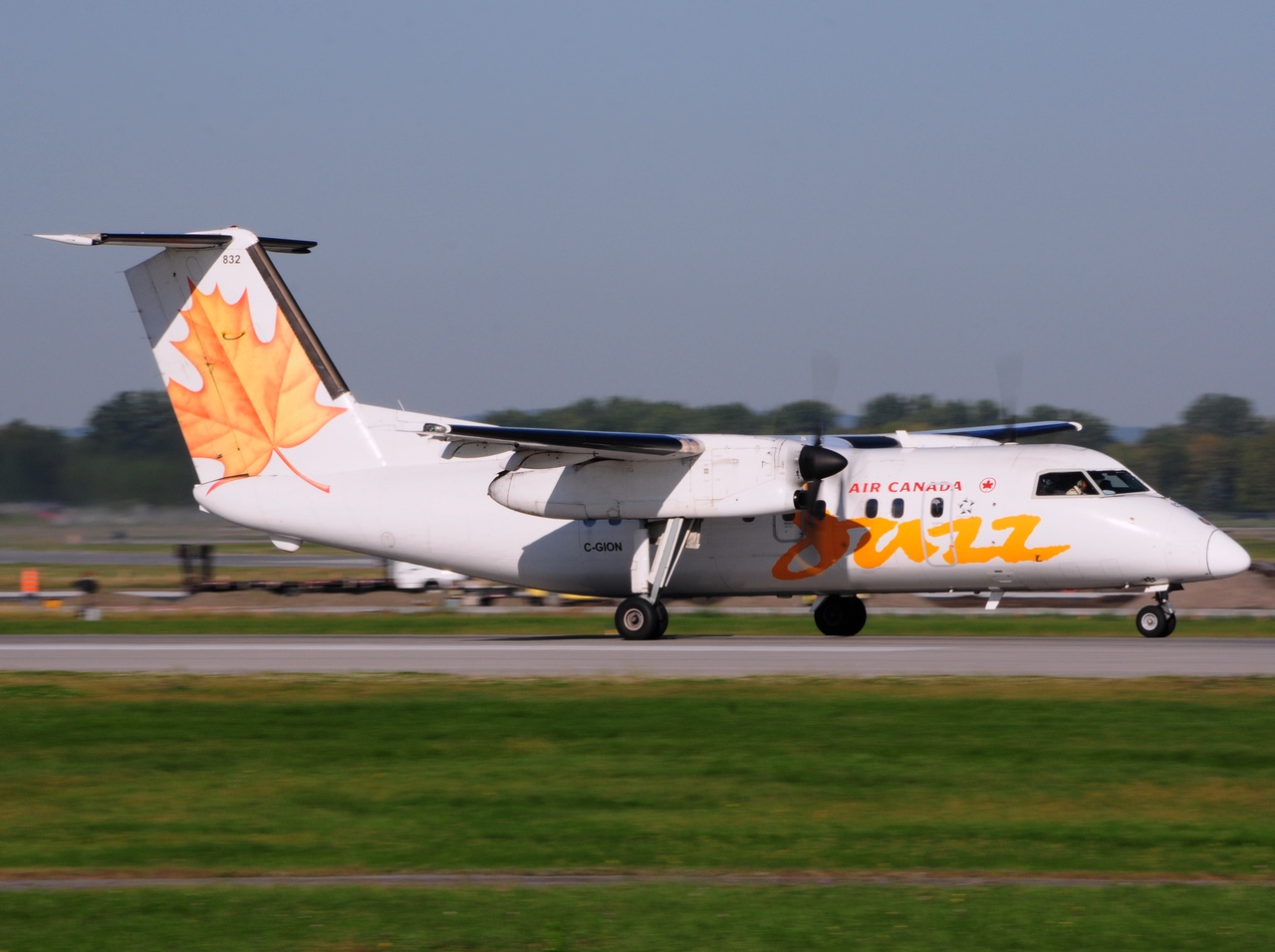 C-GION - DHC-8-102 - Air Canada Jazz - YUL - 19-09-2014
