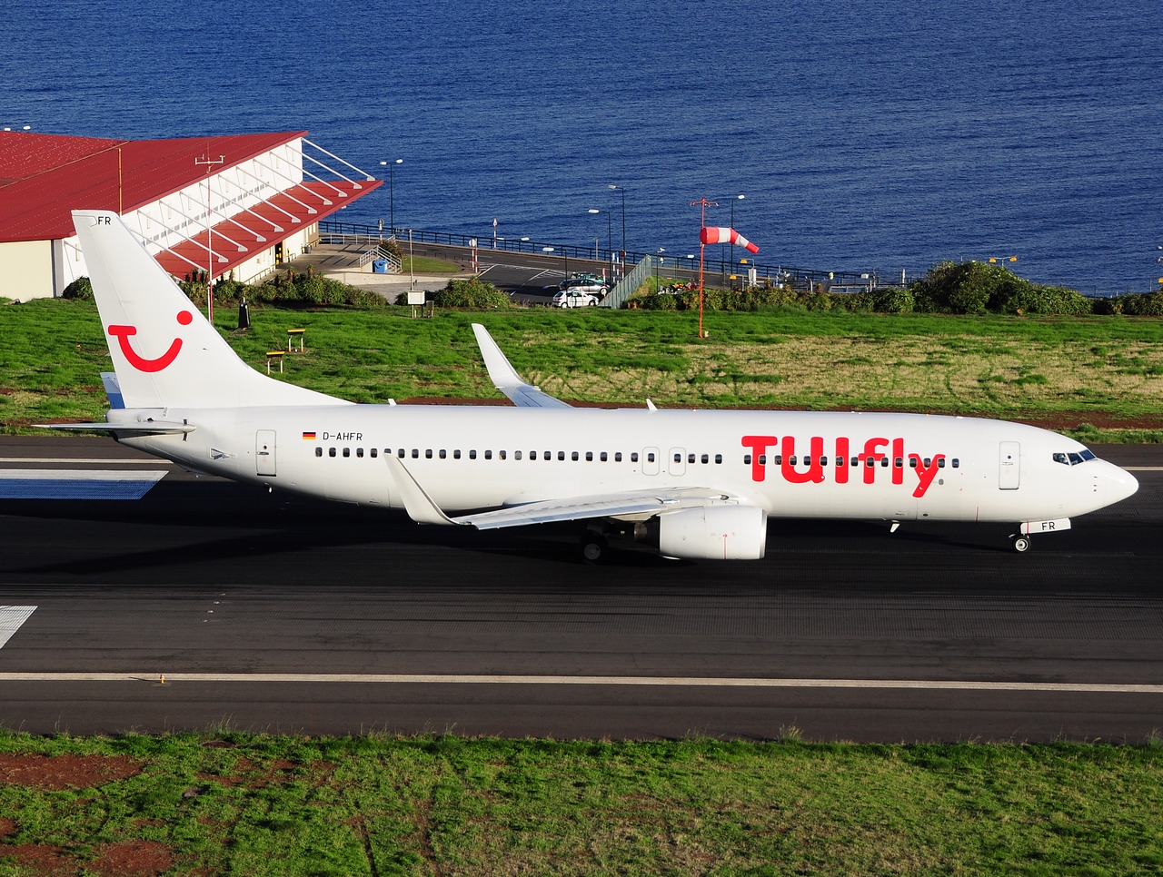 D-AHFR - 737-8K5(WL) - TUIfly - FNC - 30-09-2014c