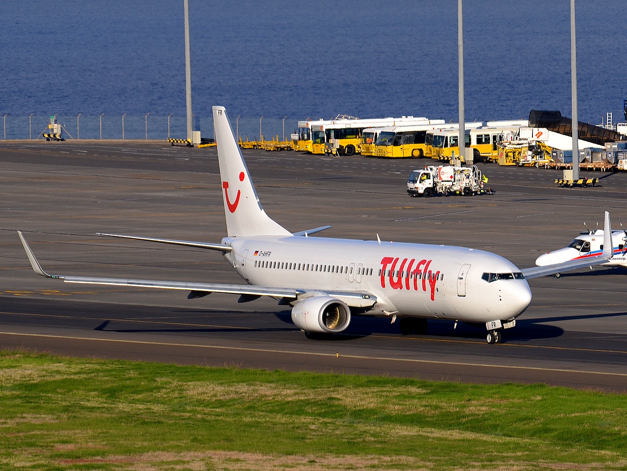 D-AHFR - 737-8K5(WL) - TUIfly - FNC - 30-09-2014h