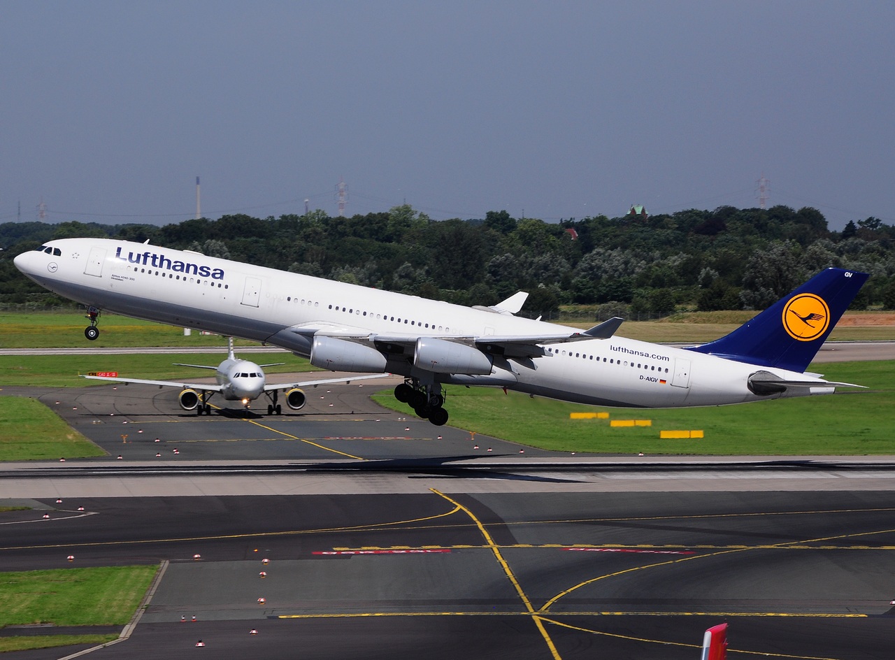 D-AIGV - A340-313 - Lufthansa - DUS - 19-07-2014