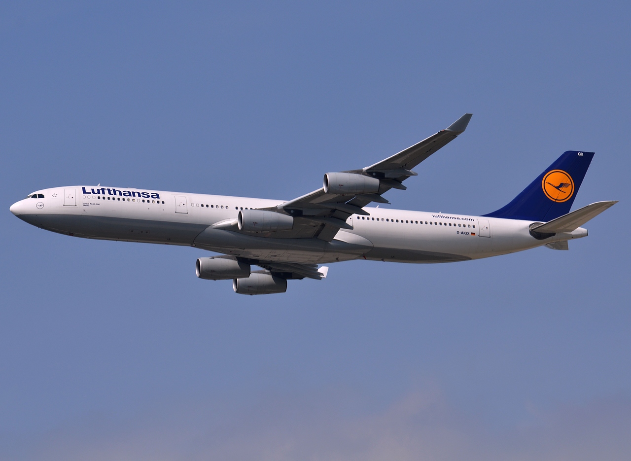 D-AIGX - A340-313 - Lufthansa - FRA - 04-05-2014