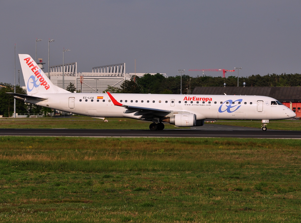 EC-LCQ - ERJ-195LR (ERJ-190-200 LR) - Air Europa - FRA - 04-05-2014b