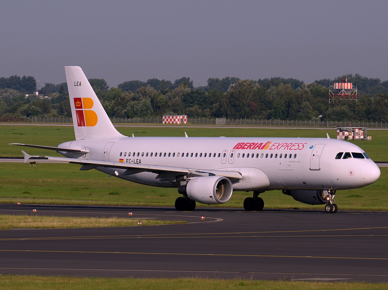 EC-LEA - A320-214 - Iberia Express - DUS - 19-07-2014