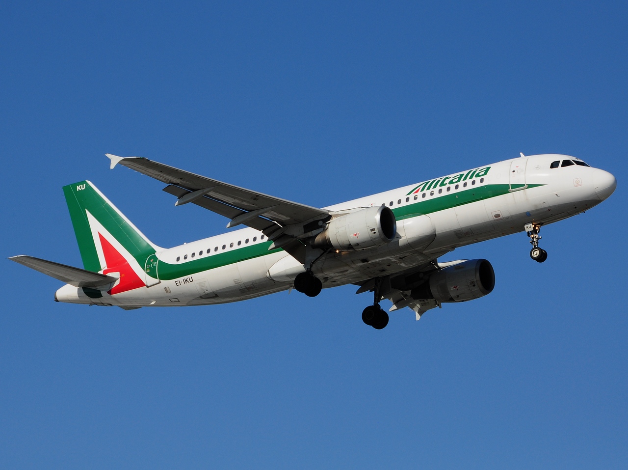 EI-IKU - A320-214 - Alitalia - OTP - 14-02-2014