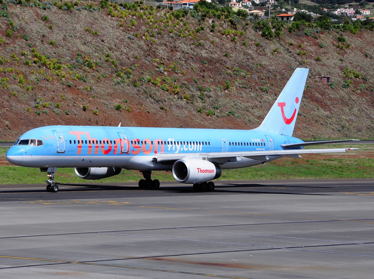G-BYAT - 757-204(WL) - Thomson Airways - FNC - 29-09-2014b