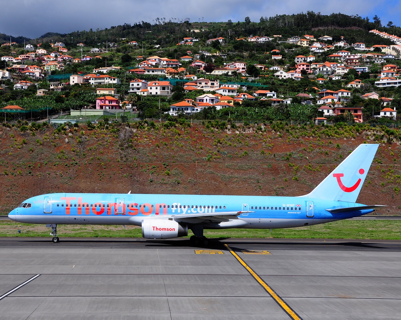 G-BYAT - 757-204(WL) - Thomson Airways - FNC - 29-09-2014c