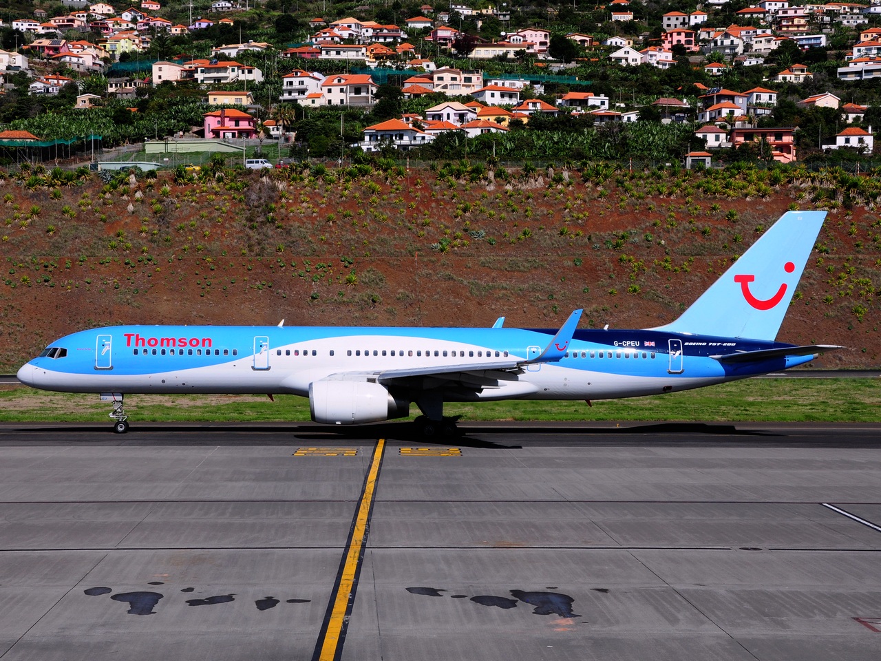 G-CPEU - 757-236(WL) - Thomson Airways - FNC - 29-09-2014