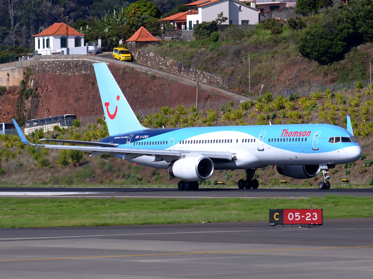 G-CPEU - 757-236(WL) - Thomson Airways - FNC - 29-09-2014b