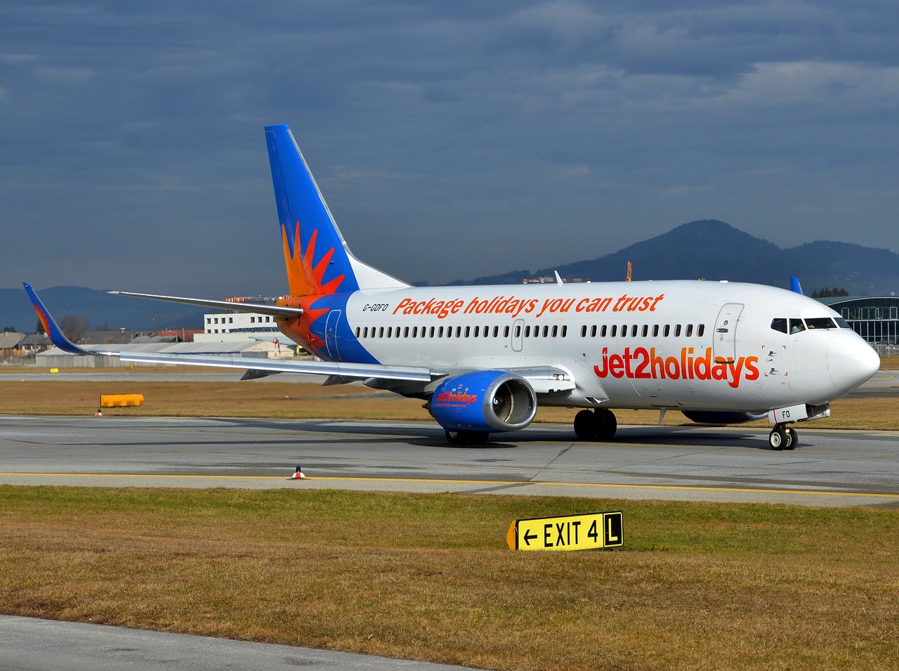 G-GDFO - 737-3U3(WL) - Jet2 - SZG - 11-01-2014b