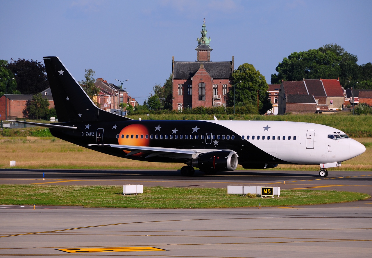 G-ZAPZ - 737-33AF - Titan Airways - CRL - 15-06-2014b