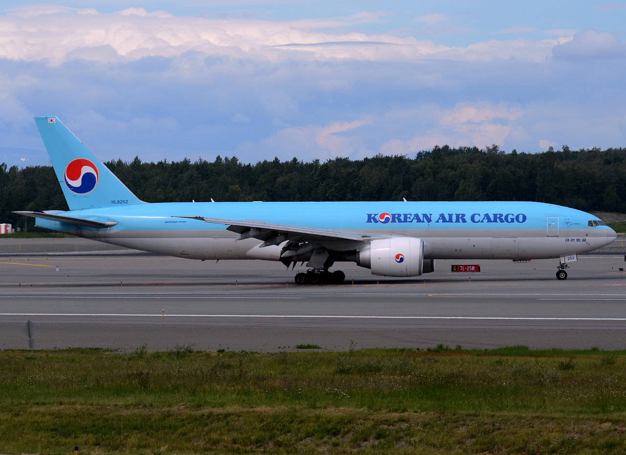 HL8252 - 777-FB5 - Korean Air Lines - ANC - 01-07-2014