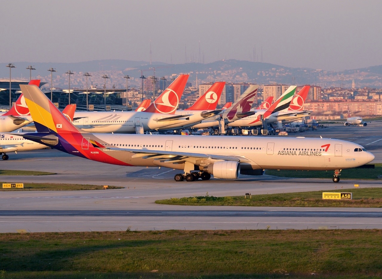 HL8258 - A330-323E - Asiana Airlines - IST - 30-03-2014