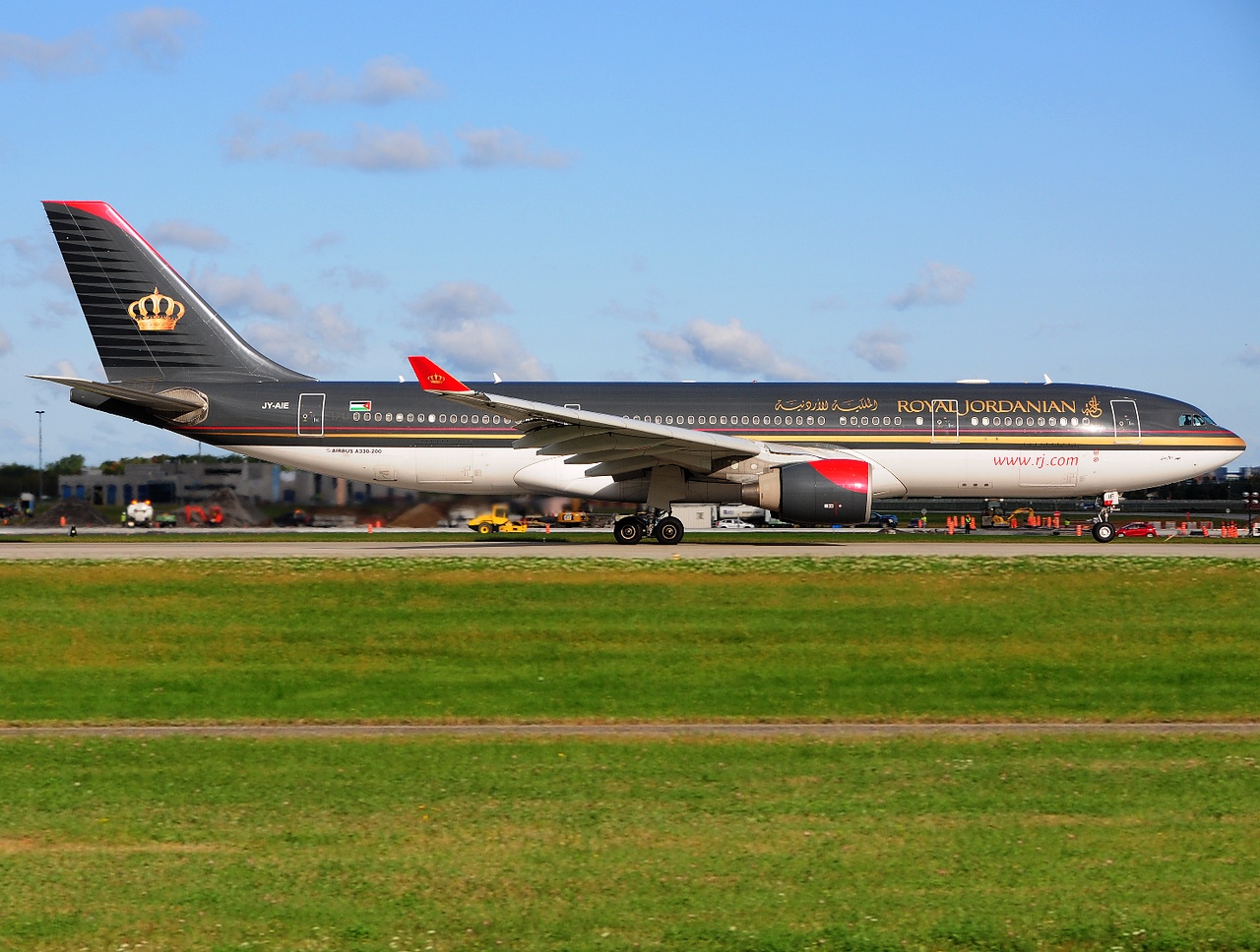 JY-AIE - A330-223 - Royal Jordanian - YUL - 18-09-2014b
