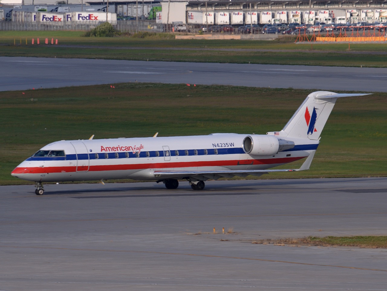 N423SW - CRJ-200LR - American Eagle - YUL - 18-09-2014