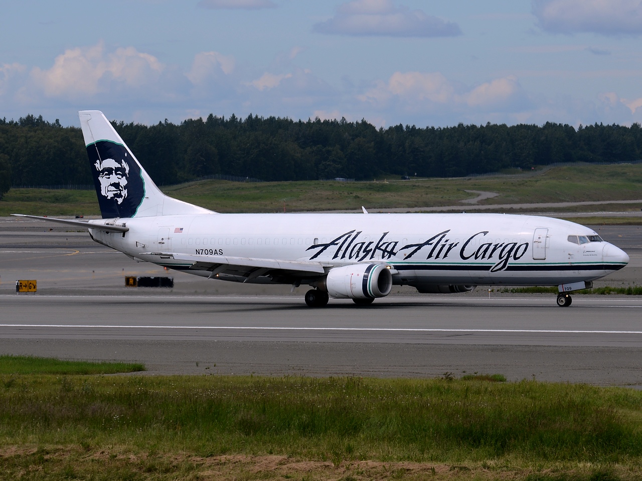 N709AS - 737-490F - Alaska Airlines - ANC - 01-07-2014b