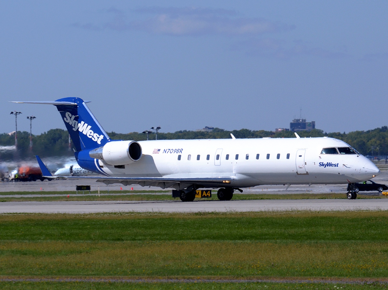 N709BR - CRJ-200ER - SkyWest Airlines - YUL - 19-09-2014
