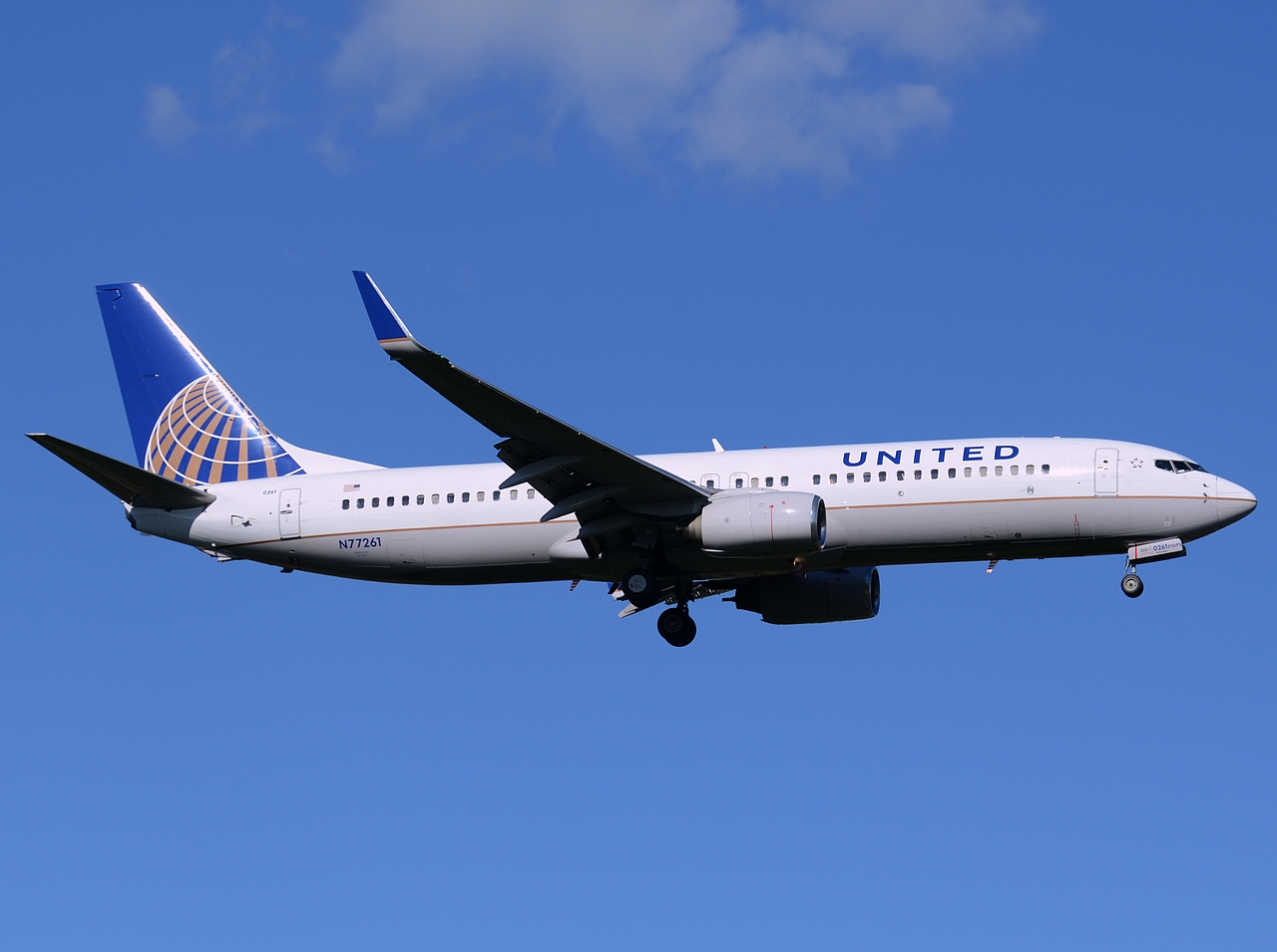 N77261 - 737-824(WL) - United Airlines - SEA - 24-06-2014