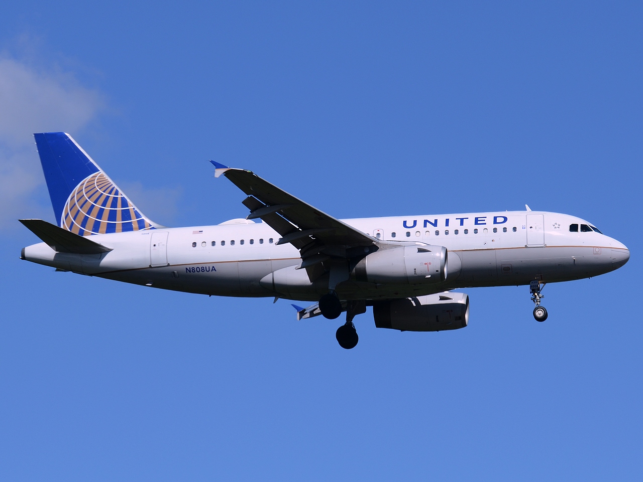 N808UA - A319-131 - United Airlines - SEA - 24-06-2014
