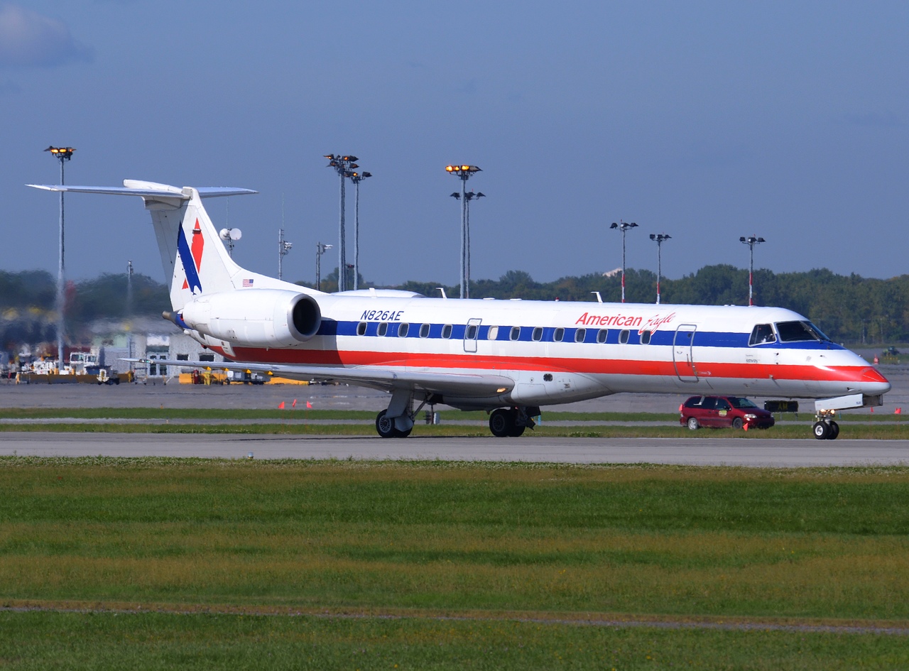 N826AE - ERJ-140LR - American Eagle - YUL - 19-09-2014