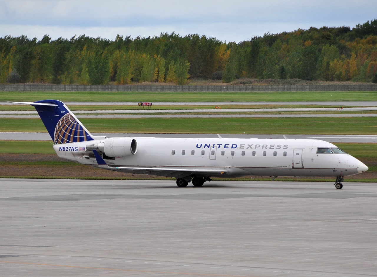 N827AS - CRJ-200-ER - United Express - YUL - 22-09-2014