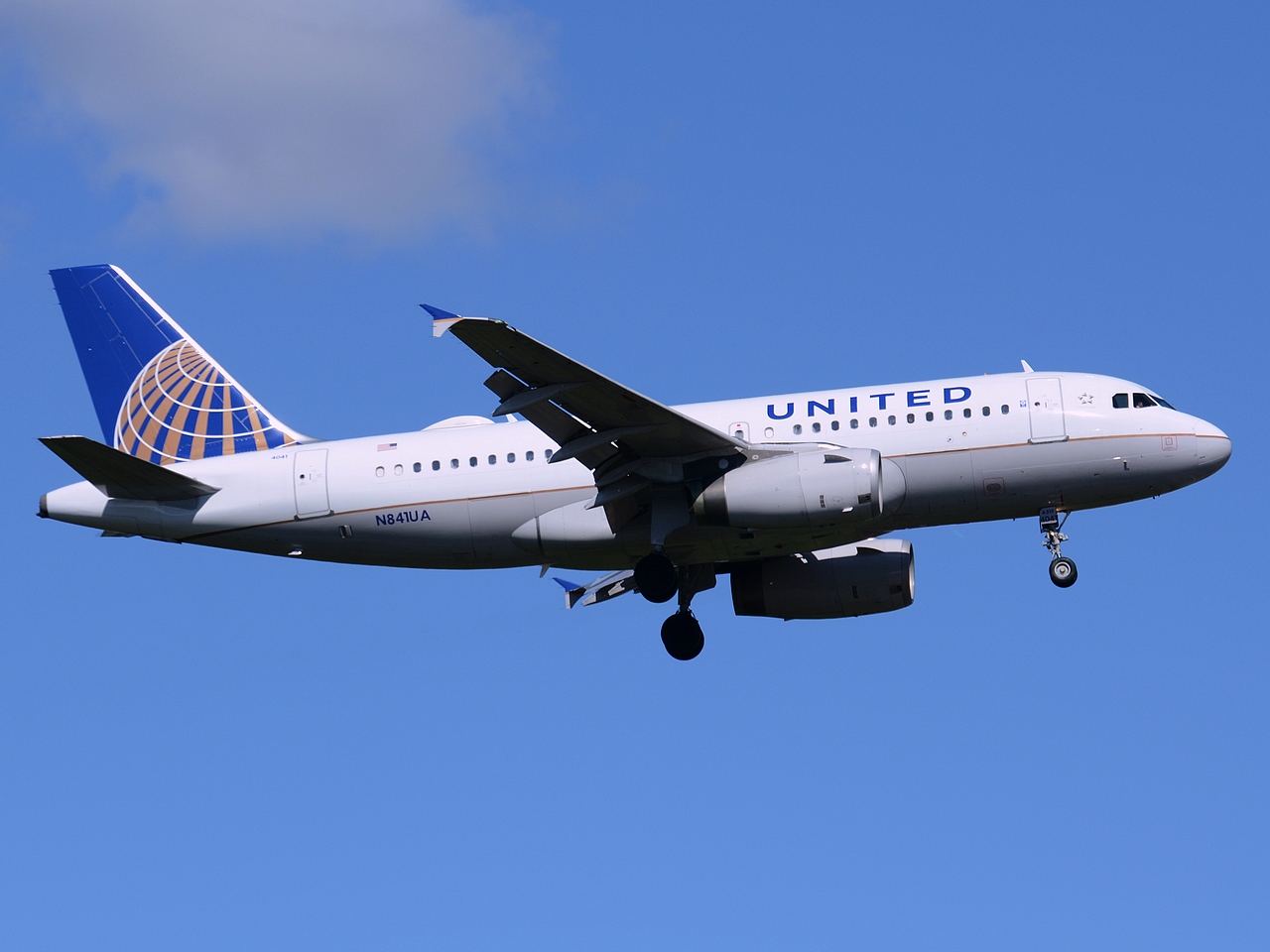 N841UA - A319-131 - United Airlines - SEA - 24-06-2014