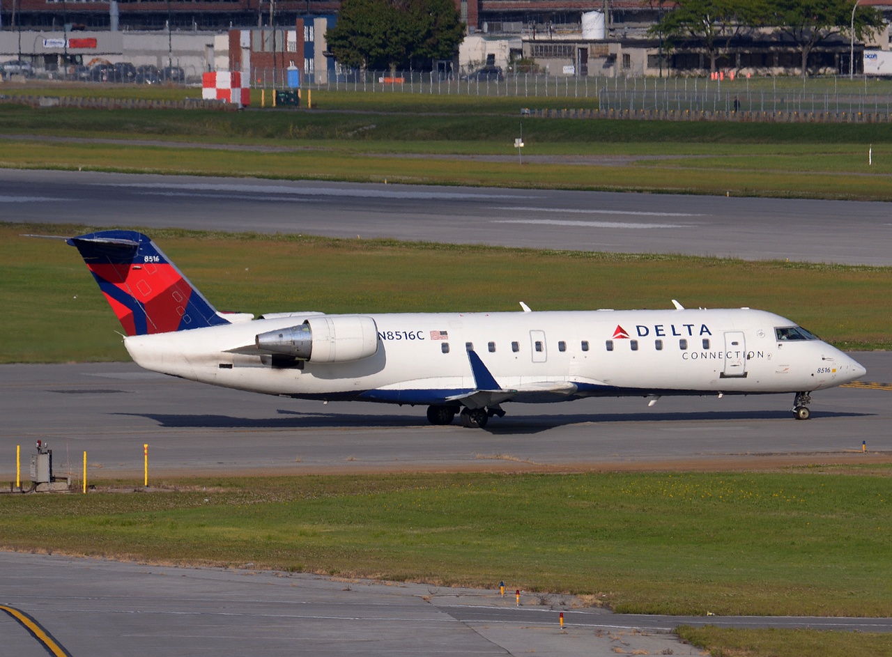 N8516C - CRJ-200ER - Delta Connection - YUL - 18-09-2014