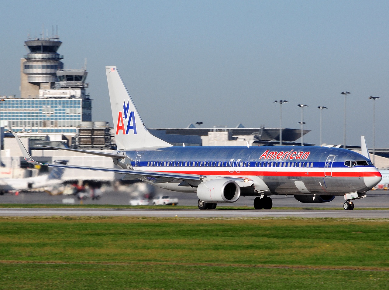 N884NN - 737-823(WL) - American Airlines - YUL - 19-09-2014