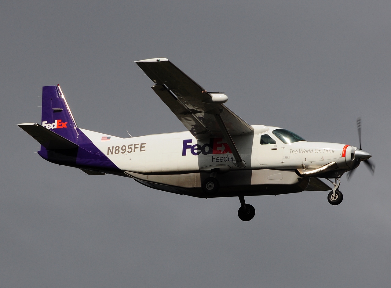 N895FE - Cessna Caravan-208B - Federal Express (FedEx) - SEA - 28-06-2014