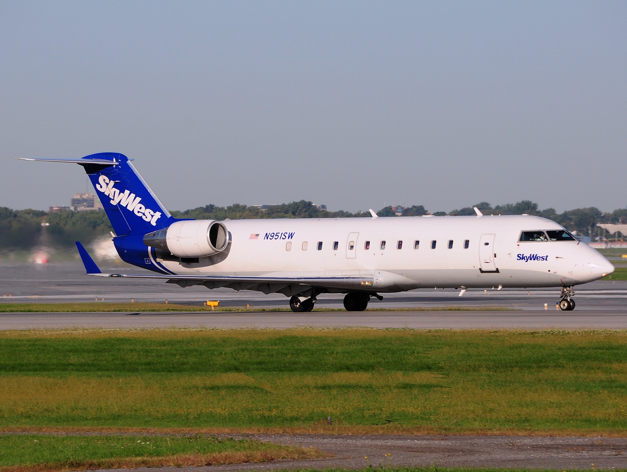 N951SW - CRJ-200ER - SkyWest Airlines - YUL - 19-09-2014
