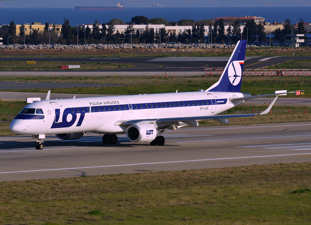 SP-LNC - ERJ-195LR (ERJ-190-200 LR) - LOT _ Polish Airlines - IST - 30-03-2014