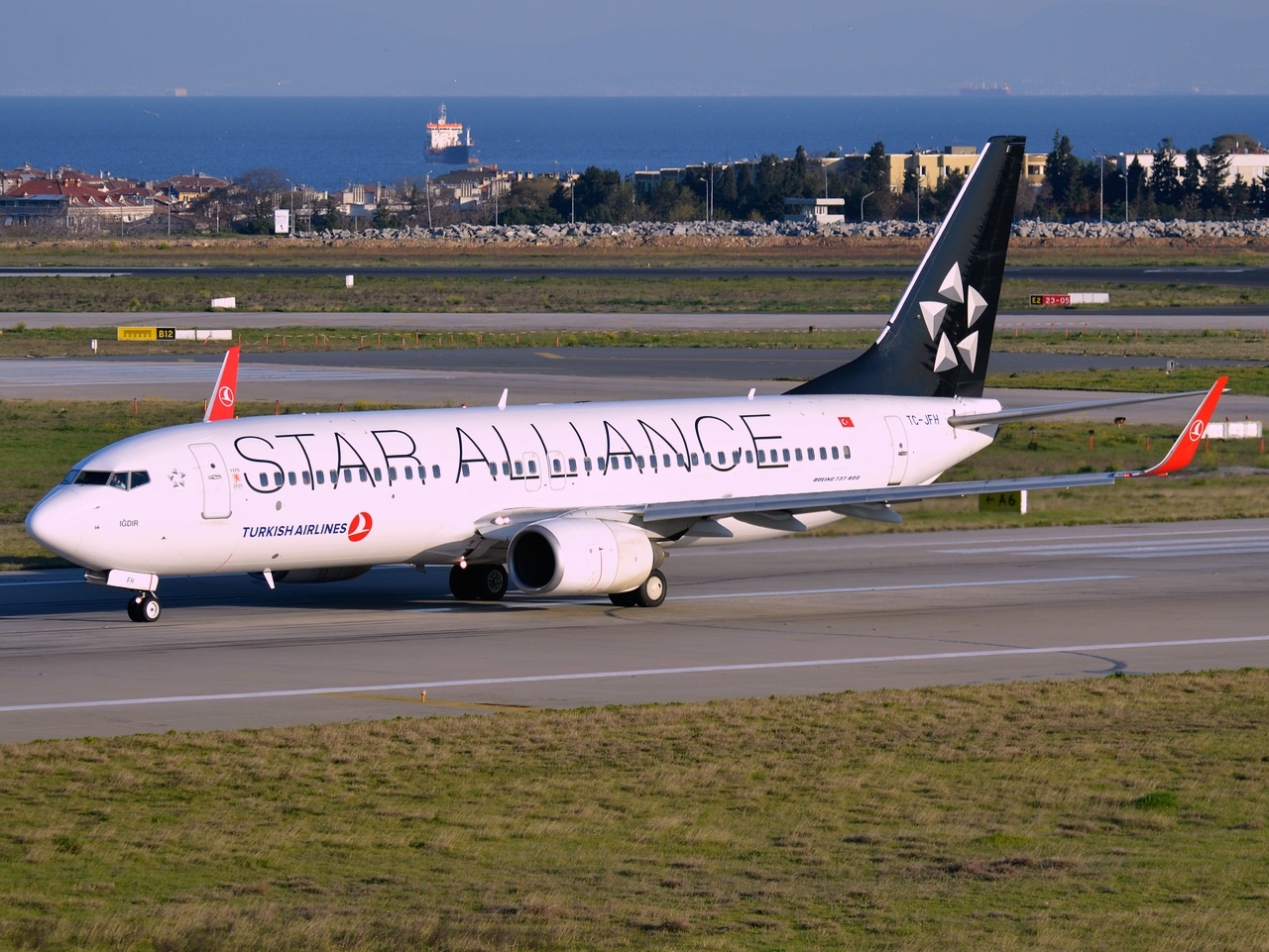 TC-JFH - 737-8F2(WL) - Turkish Airlines - IST - 30-03-2014