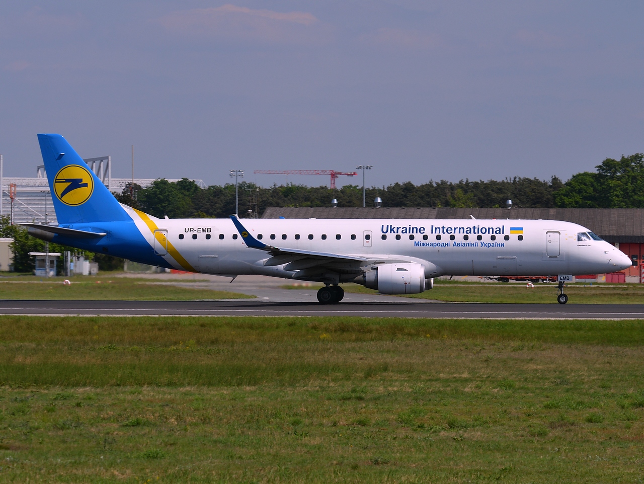 UR-EMB - ERJ-190STD (ERJ-190-100) - Ukraine International Airlines - FRA - 04-05-2014