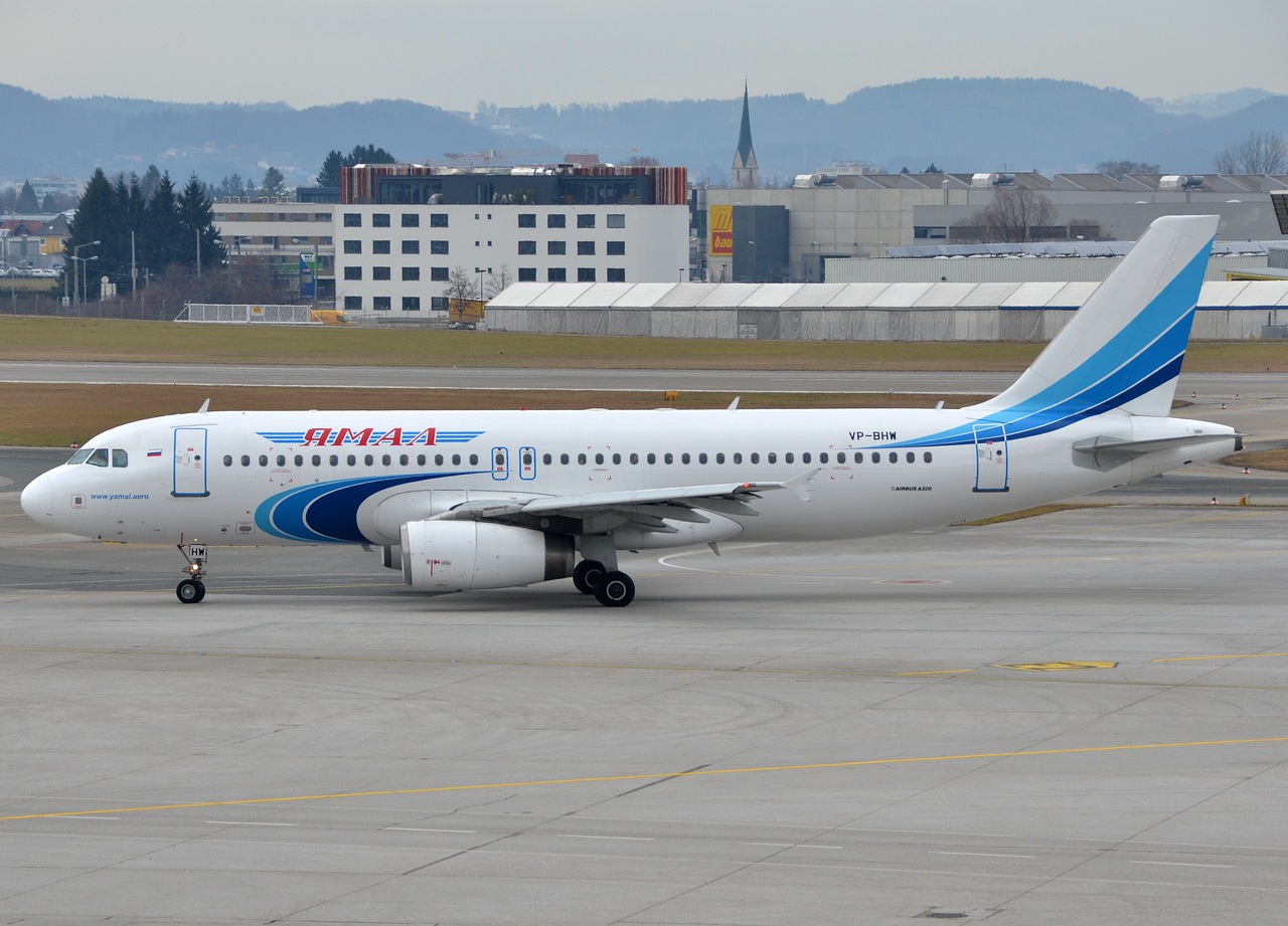 VP-BHW - A320-232 - Yamal Airlines - SZG - 11-01-2014