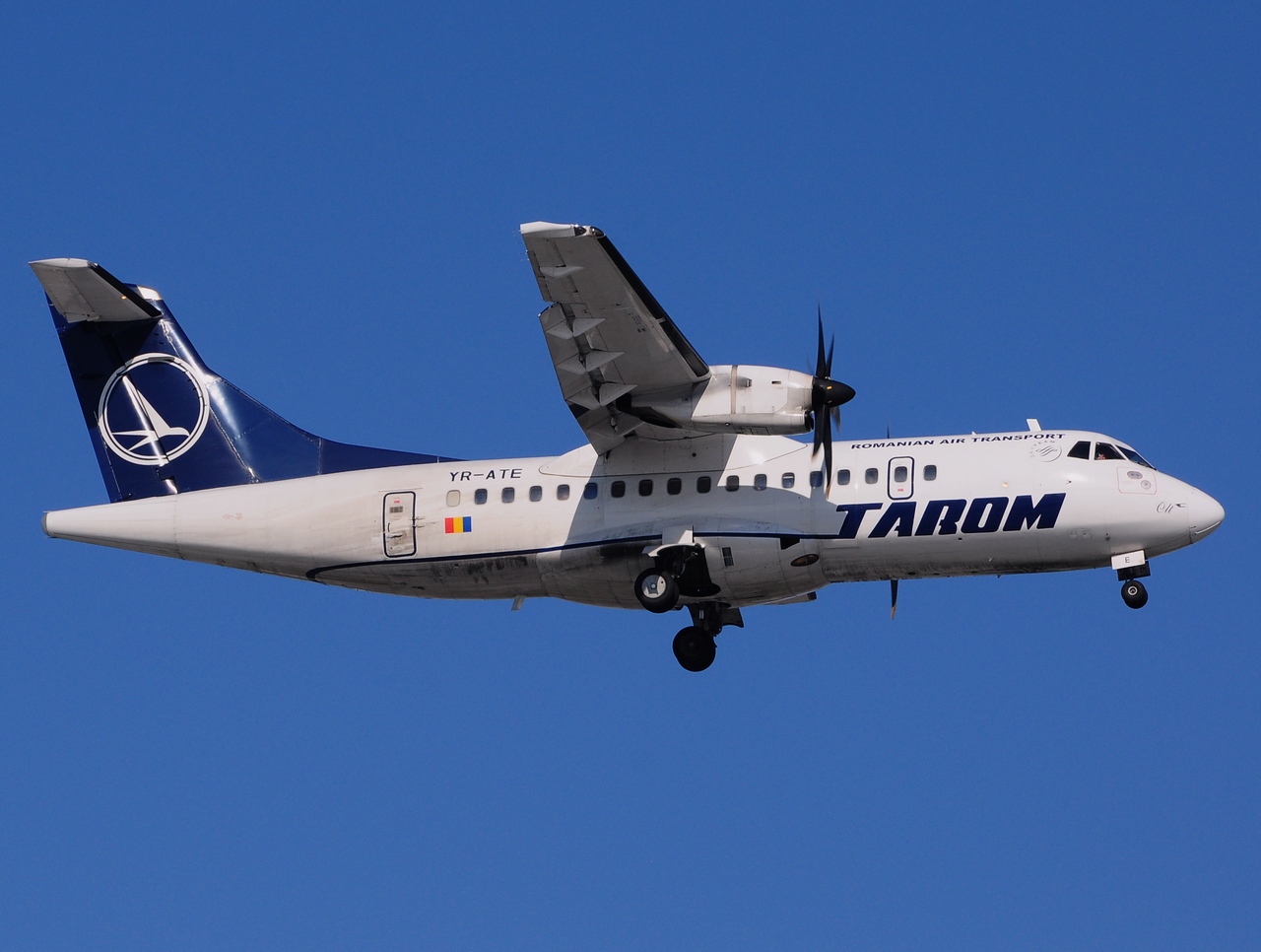 YR-ATE - ATR 42-500 - Tarom - OTP - 14-02-2014