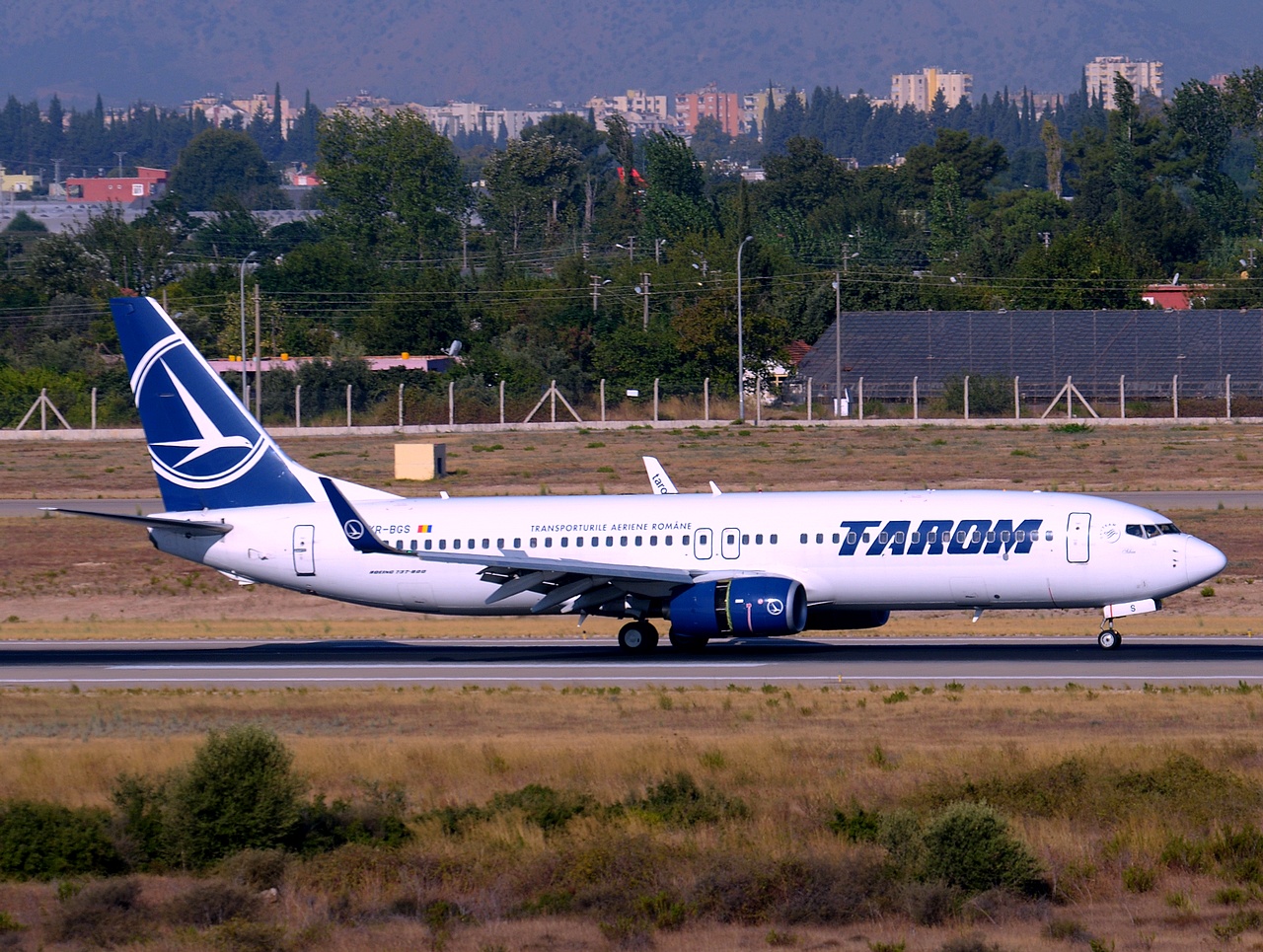 YR-BGS - 737-8GJ(WL) - Tarom - AYT - 26-08-2014