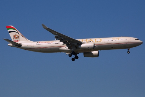 A6-AFB - A330-343 - Etihad Airways - IST - 31-03-2014