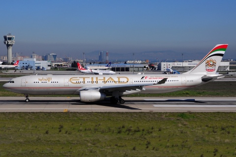 A6-AFB - A330-343 - Etihad Airways - IST - 31-03-2014b
