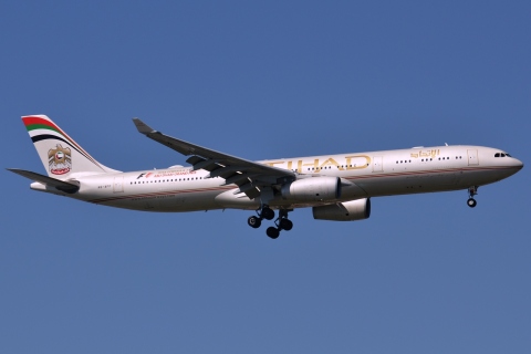 A6-AFF - A330-343 - Etihad Airways - IST - 30-03-2014
