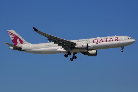A7-AEJ - A330-302 - Qatar Airways - IST - 31-03-2014