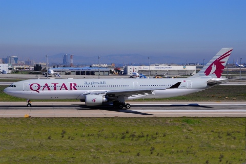 A7-AEJ - A330-302 - Qatar Airways - IST - 31-03-2014b