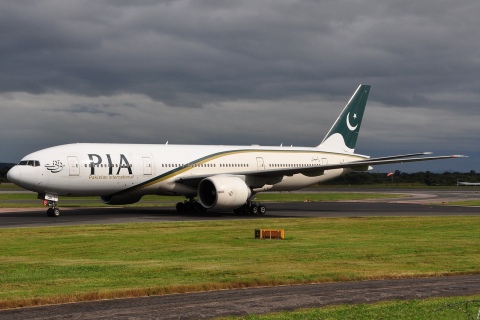 AP-BGK - 777-240(ER) - PIA Pakistan International Airlines - MAN - 17-07-2014