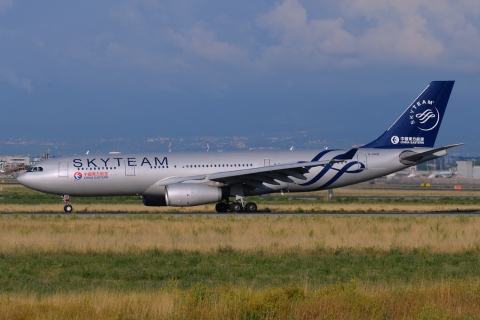 B-5908 - A330-243 - China Eastern Airlines - FCO - 17-06-2014