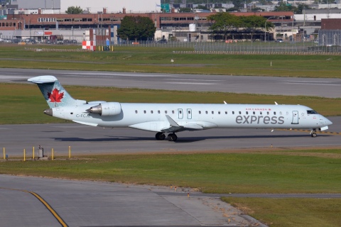 C-FCJZ - CRJ-705 - Air Canada Express - YUL - 18-09-2014